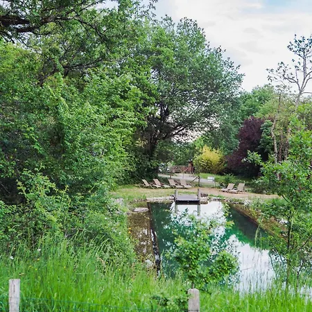 Le Camp Οργανωμένο κάμπινγκ *