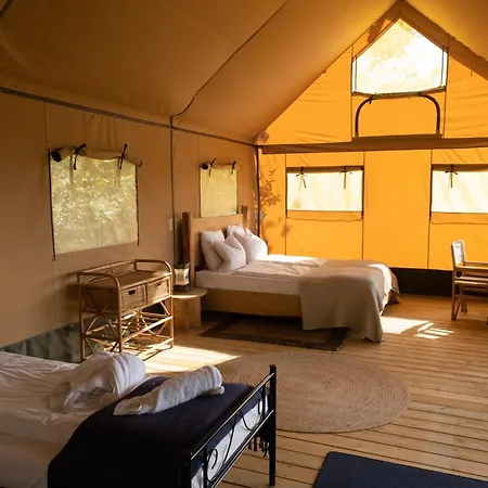 Luxury tent Le Camp Varen
